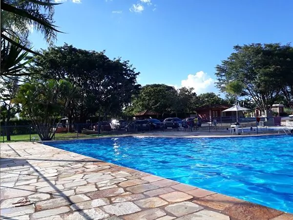 Piscina auxiliar e area de lazer