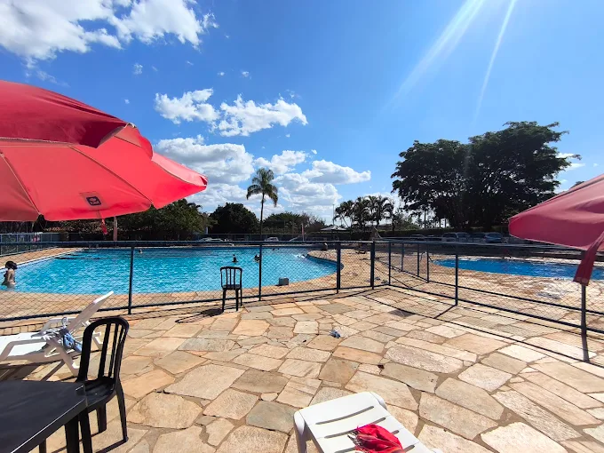 Area principal de piscinas do clube